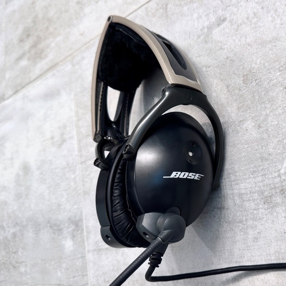 BOSE A20 AVIATION Headset (No Bluetooth) - Picture 4 of 5